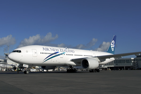 AIR NEW ZEALAND BOEING 777 200 AKL RF IMG_0078.jpg