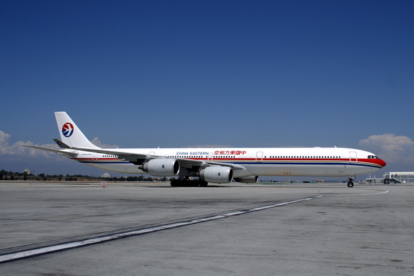 CHINA EASTERN AIRBUS A340 600 RF IMG_0070.jpg