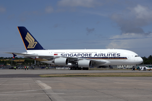 SINGAPORE AIRLINES AIRBUS A380 SYD RF IMG_4515.jpg