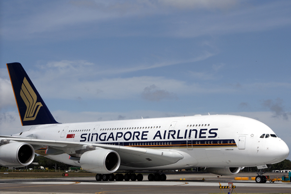 SINGAPORE AIRLINES AIRBUS A380 SYD RF IMG_4519.jpg
