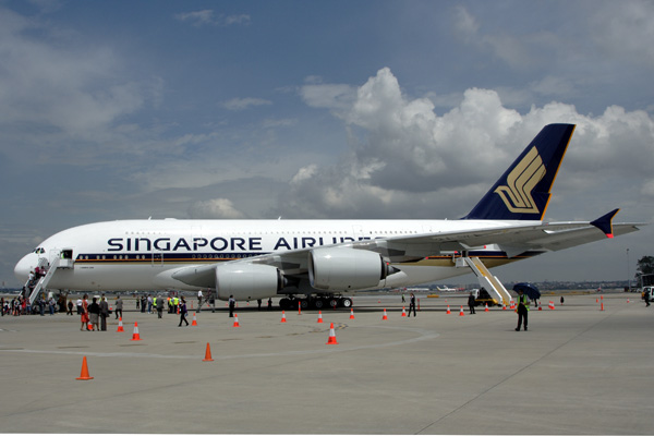 SINGAPORE AIRLINES AIRBUS A380 SYD RF IMG_4463.jpg