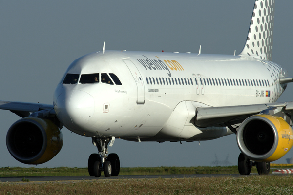 VUELING AIRBUS A320 CDG RF IMG_2741.jpg