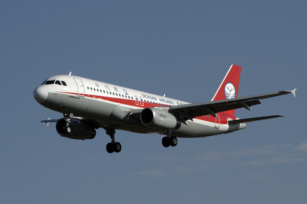 SICHUAN AIRLINES AIRBUS A320 BJS RF IMG_4060.jpg