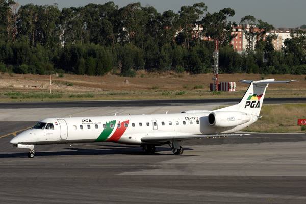 PGA PORTUGALIA AIRLINES EMBRAER 145 LIS RF IMG_6064.jpg