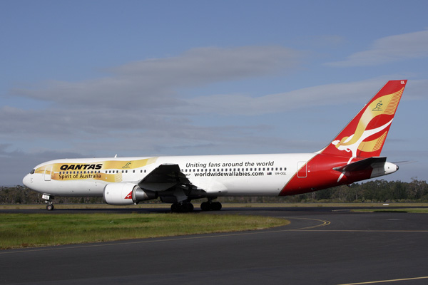 QANTAS BOEING 767 300 HBA RF IMG_4565.jpg