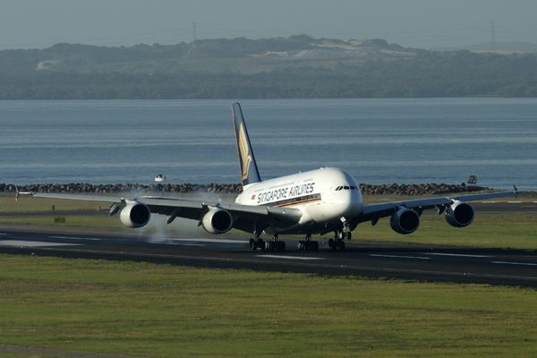 SINGAPORE AIRLINES AIRBUS A380 SYD RF IMG_4884.jpg