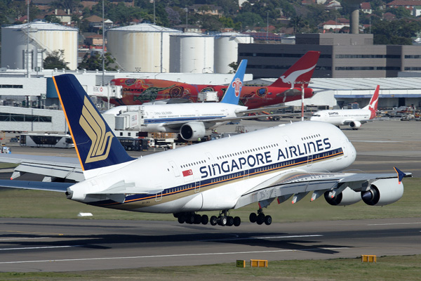 SINGAPORE AIRLINES AIRBUS A380 SYD RF IMG_5088.jpg