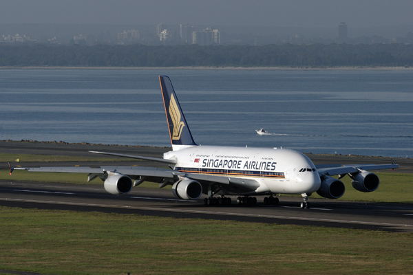 SINGAPORE AIRLINES AIRBUS A380 SYD RF IMG_4889.jpg