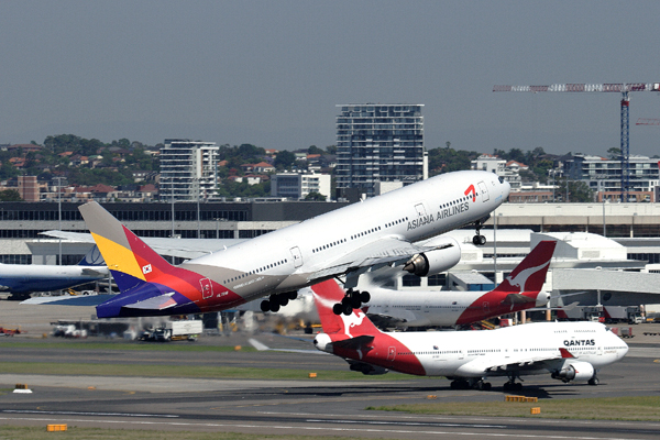 ASIANA BOEING 777 200 SYD RF IMG_5151.jpg