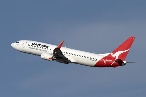 QANTAS BOEING 737 800 SYD RF IMG_4831.jpg