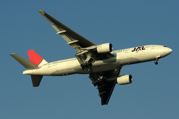 JAPAN AIRLINES BOEING 777 200 HND RF IMG_5682.jpg