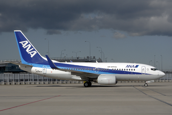 ANA AIR NIPPON BOEING 737 700 KIX RF IMG_4615.jpg