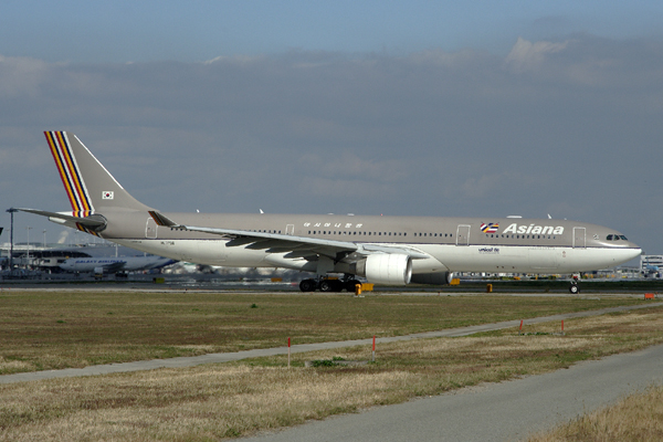 ASIANA AIRBUS A330 300 KIX RF IMG_4744.jpg