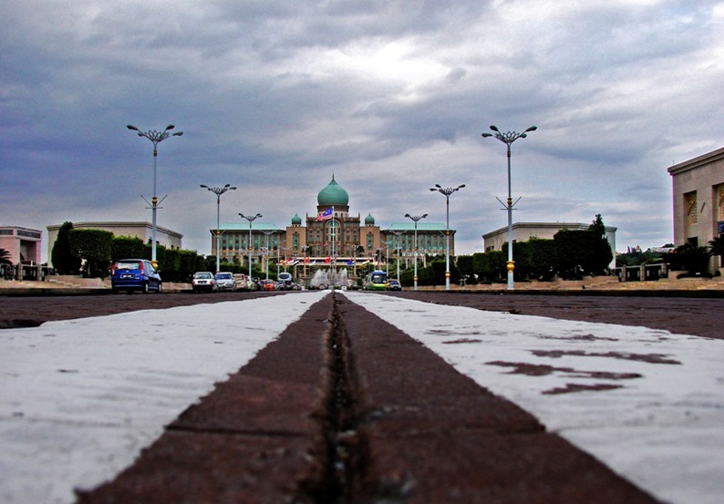 Low, wide & at the middle of the road<br><B>5th Place</b><br> by Tabrizi