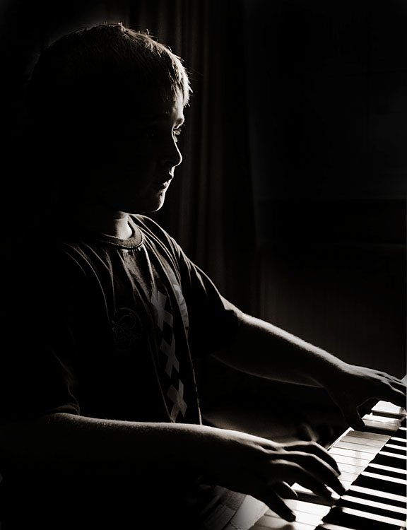 <b>4th Place (tie)</b><br>the little pianist<br>by Moti
