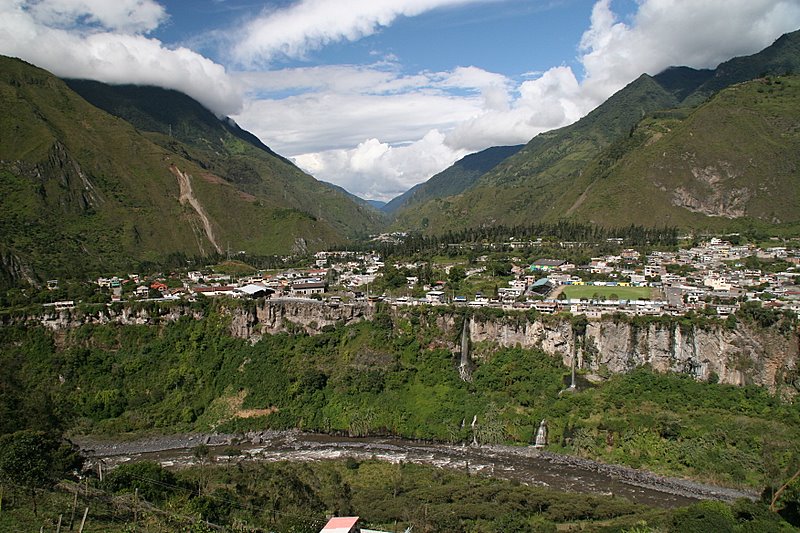 Baos is located on the northern foothills of the Tungurahua volcano