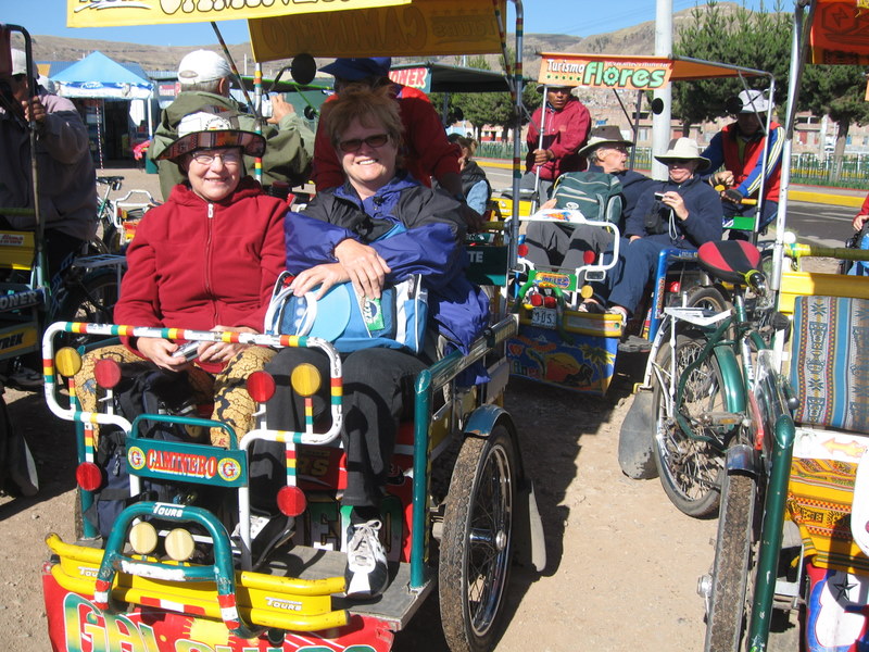 IMG_0386.JPG Puno, on se rend au bateau en tricycle