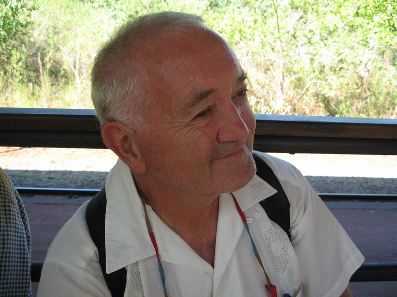 IMG_0499.JPG  Padre admirant les chutes