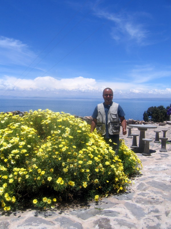 IMG_4238.JPG Oscar, notre guide sur une le sur le lac Titicaca