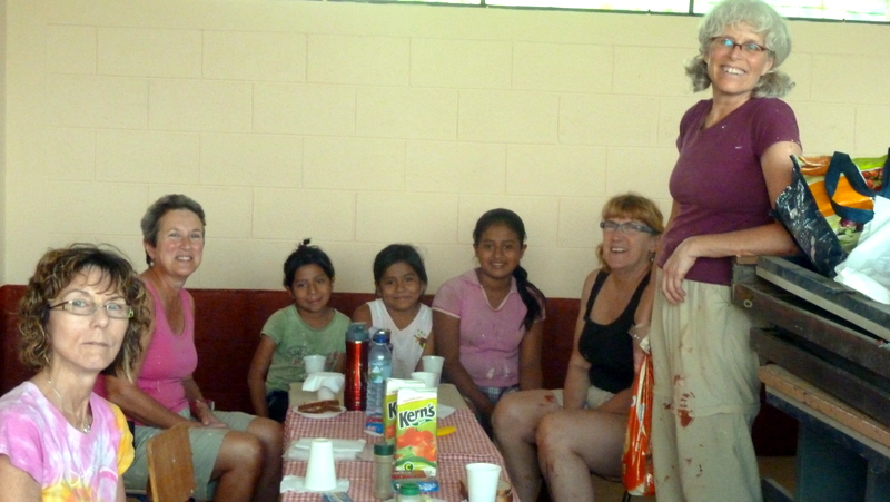 Jeannine, Lise, 3 enfants, Lise et Denise