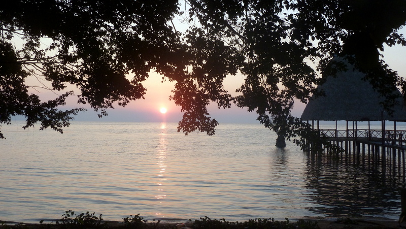 Coucher de soleil sur le Lac Izabal