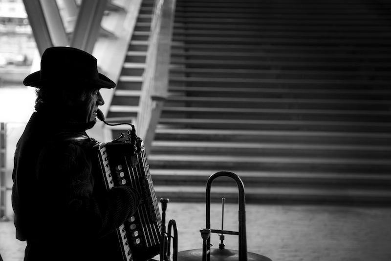 One Man Band under The Passerelle Lopold-Sdar-Senghor