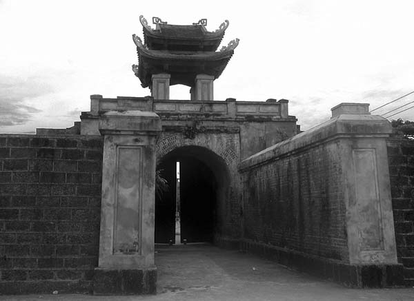 vinh gate.jpg