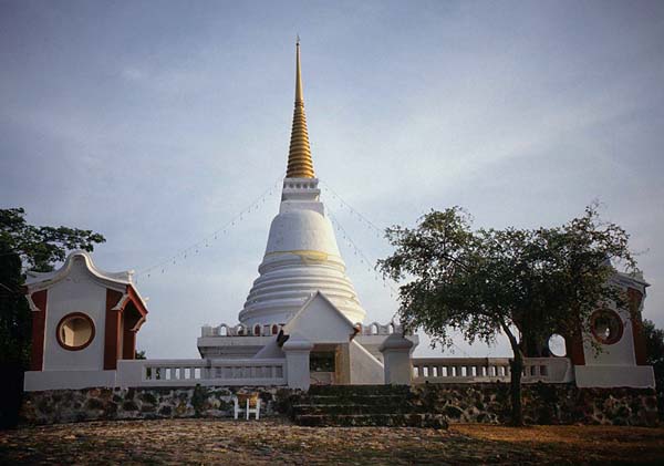 songkhla chedi.jpg