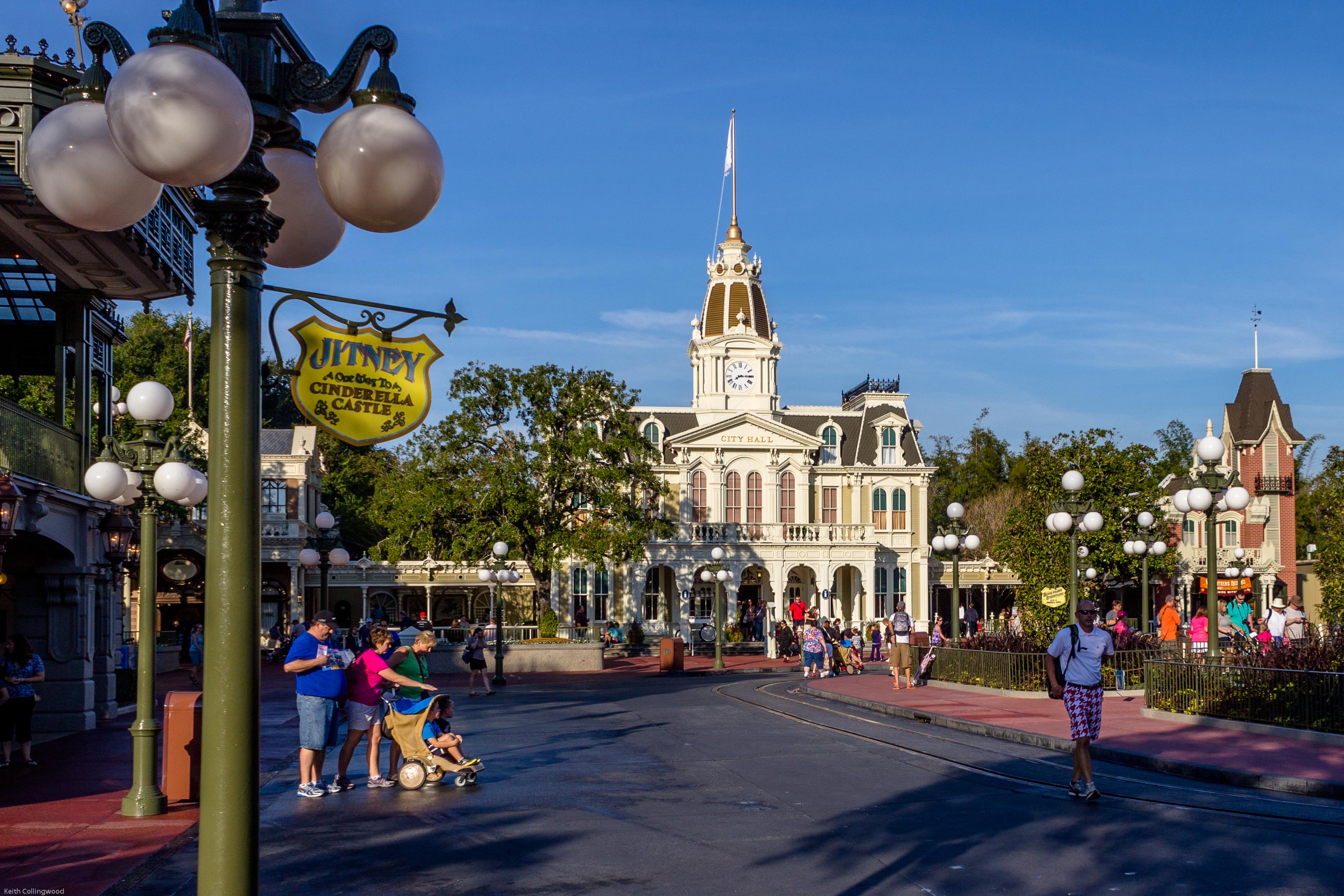 Across the square to town hall