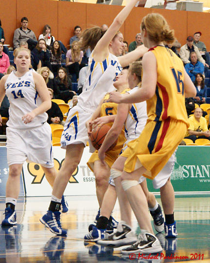 Queens vs Laurentian 08660 copy.jpg