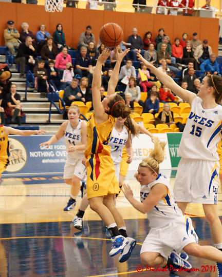Queens vs Laurentian 08707 copy.jpg