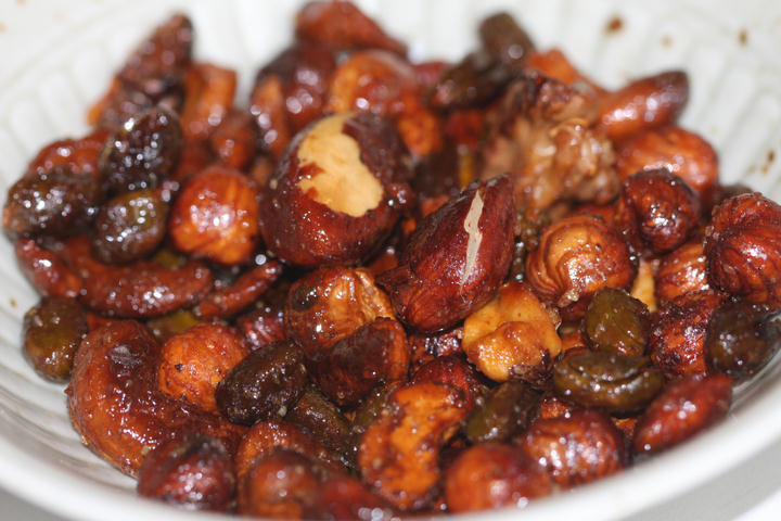 pikante gerstete Nsse / spicy roasted nuts