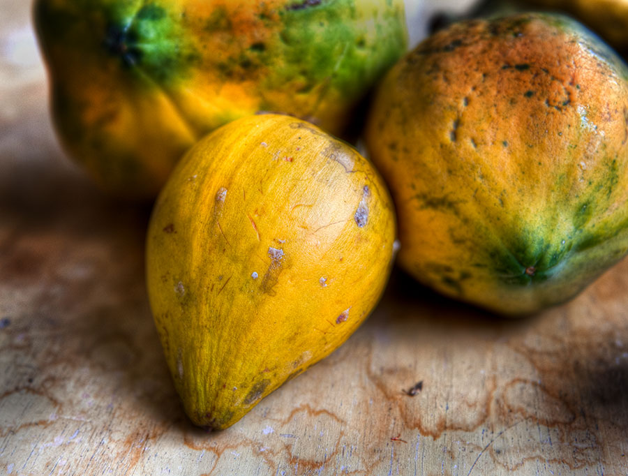 Egg fruit, foreground. Pouteria IMG_3427_8_9.jpg