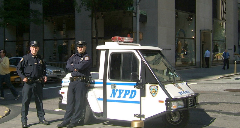 New york cops try out the new car from del boy