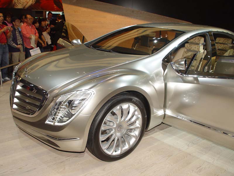 Mercedes Benz F700