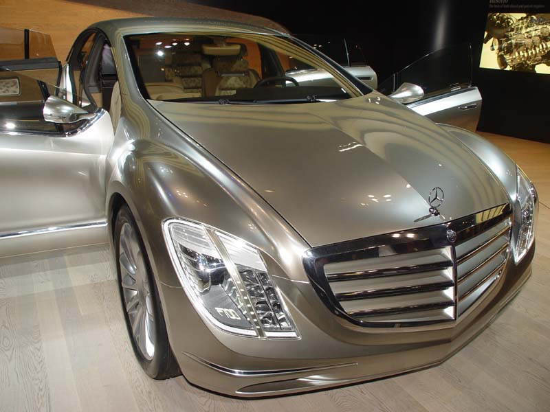 Mercedes Benz F700