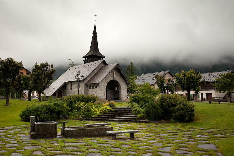 Les Praz: Rainy Church 