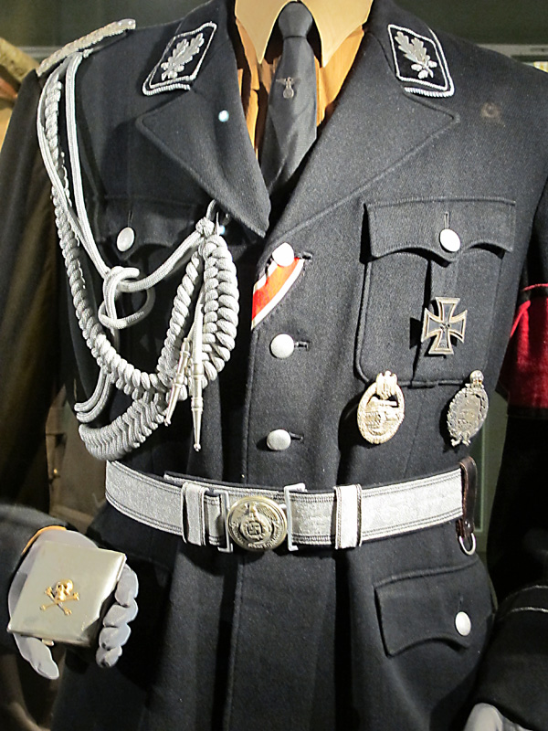 General with Totenkopf cigarette case