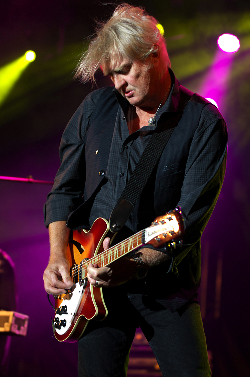 Tom Cochrane.jpg