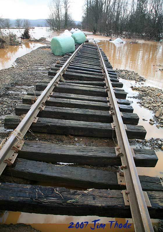 Rail line with silage bales at 603 and Twin Oaks