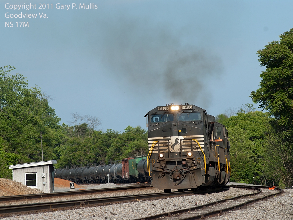 17M rounds the curve at Goodview.tif