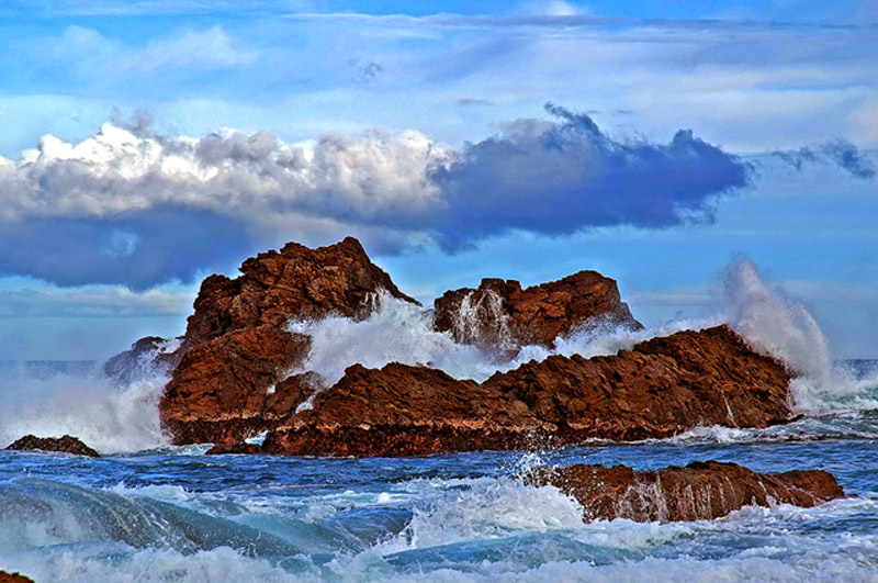 15 Dec 07 - Waves crashing on rocks