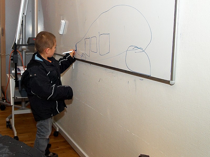 2008-12-22 Oliver at the whiteboard