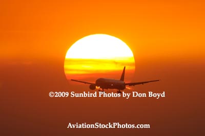 2009 - American Airlines B777-223(ER) approach to MIA at sunset aviation stock photo #3285C