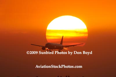 2009 - American Airlines B777-223(ER) approach to MIA at sunset aviation stock photo #3286