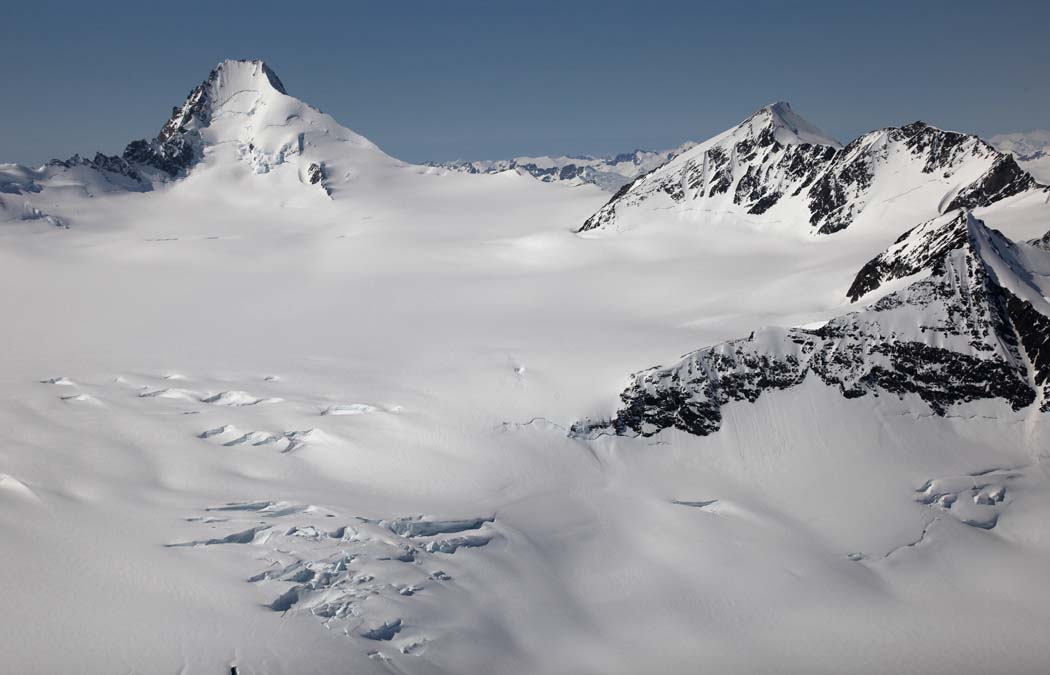 Burkett, View W <br> (Stikine042809--_176.jpg)
