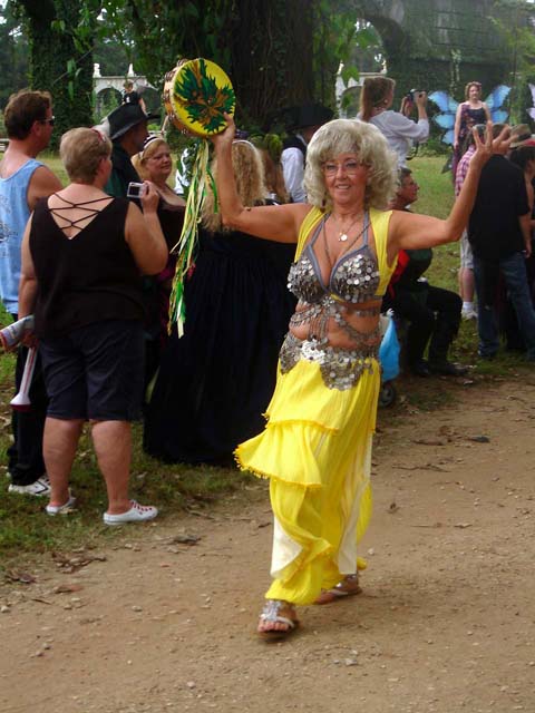 Dolly Parton and Charos second cousin?