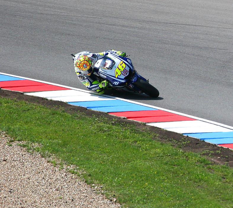 Rossi - knee down