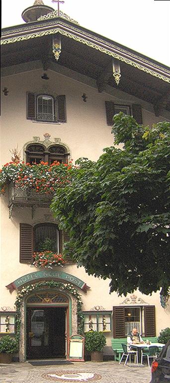 HOTEL MAIN ENTRANCE