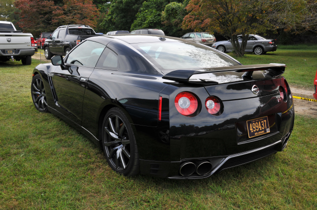 Spectators Nissan GT-R (6267)